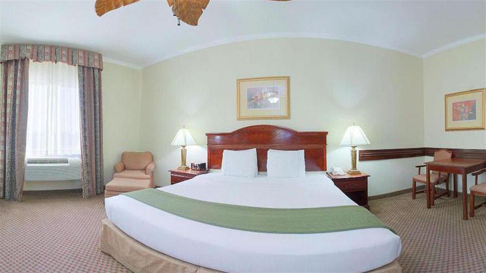Holiday Inn Express & Suites Houston East By Ihg Esterno foto