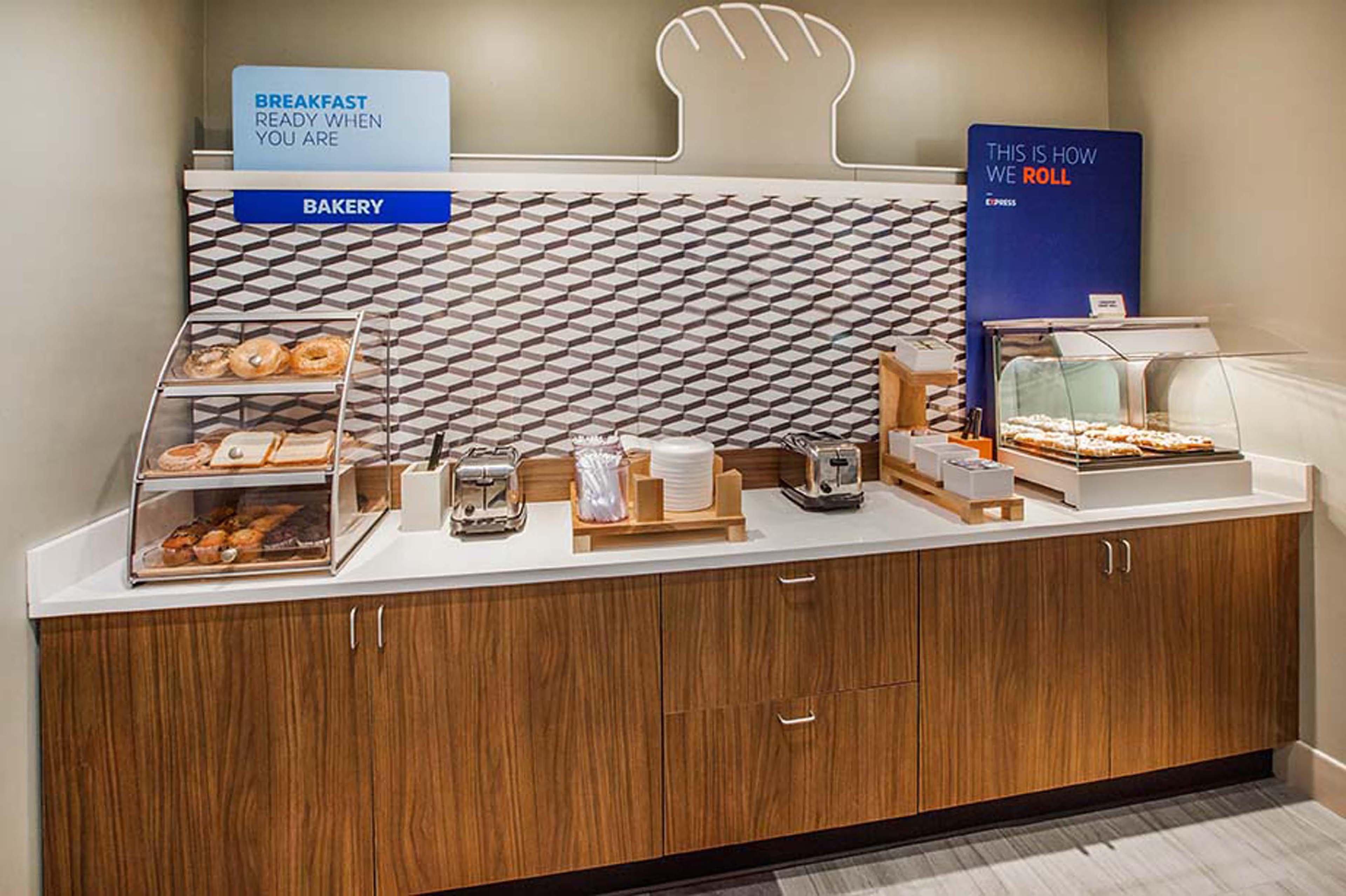 Holiday Inn Express & Suites Houston East By Ihg Esterno foto