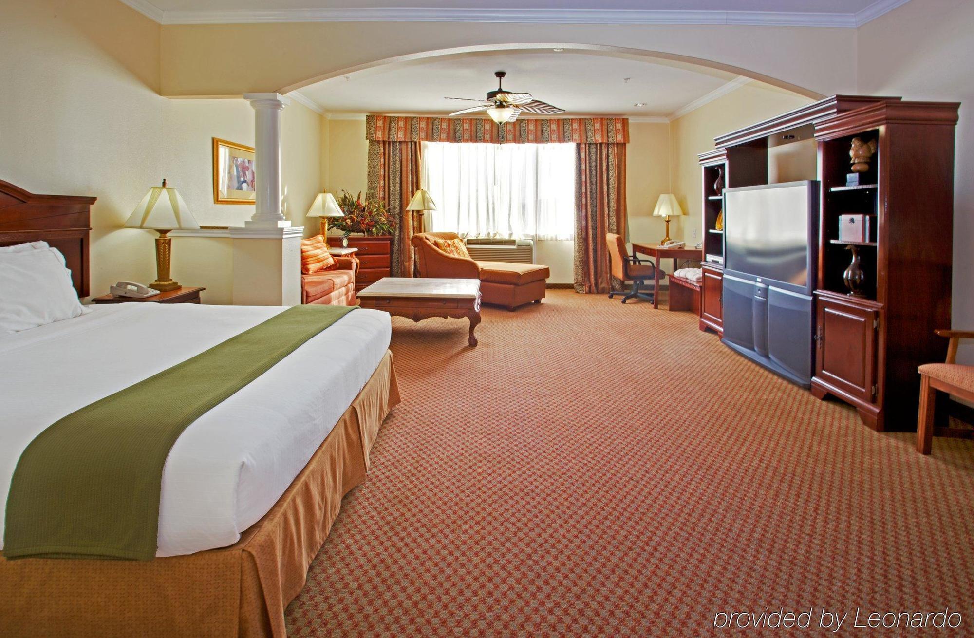 Holiday Inn Express & Suites Houston East By Ihg Camera foto