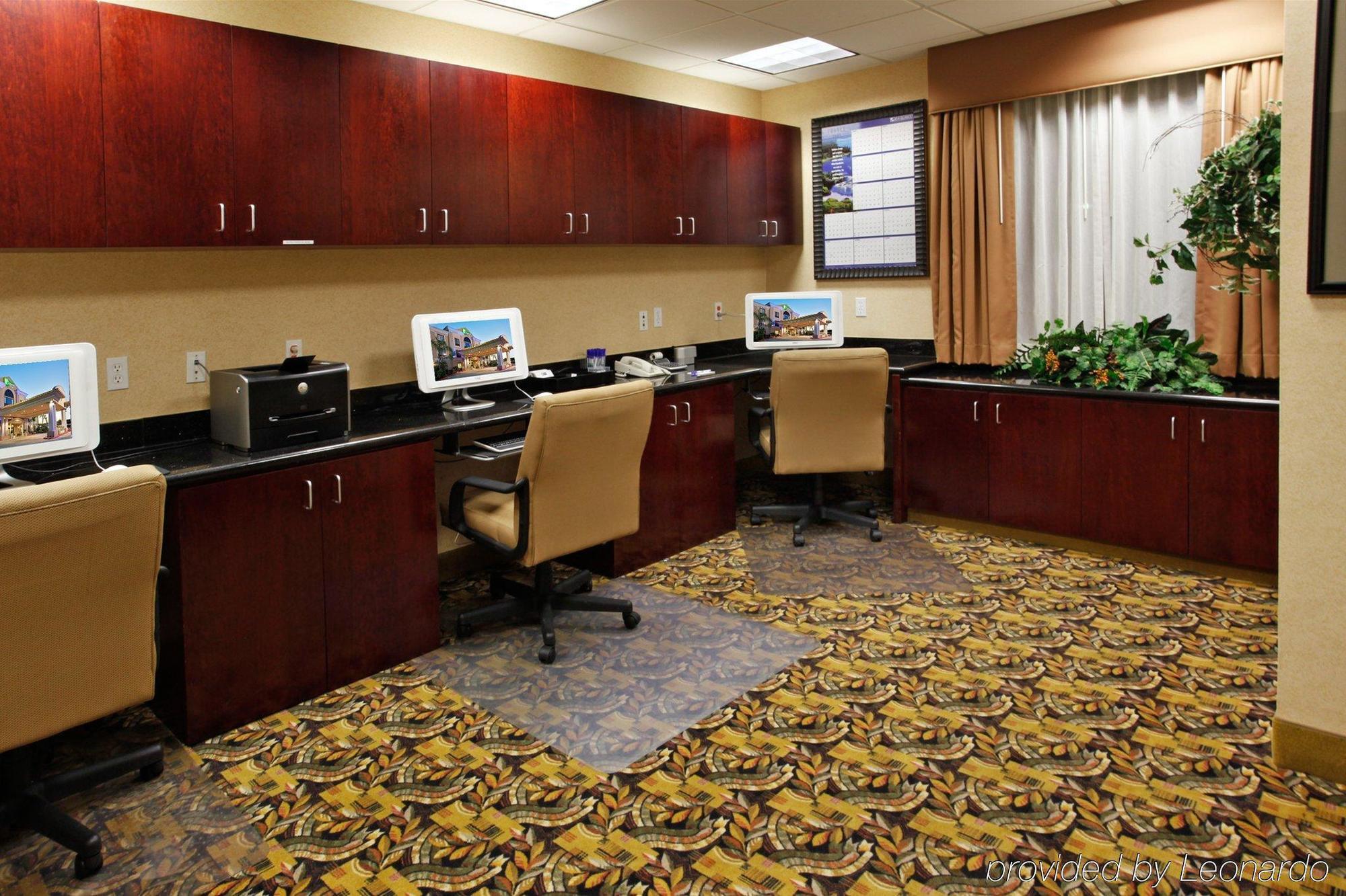 Holiday Inn Express & Suites Houston East By Ihg Servizi foto