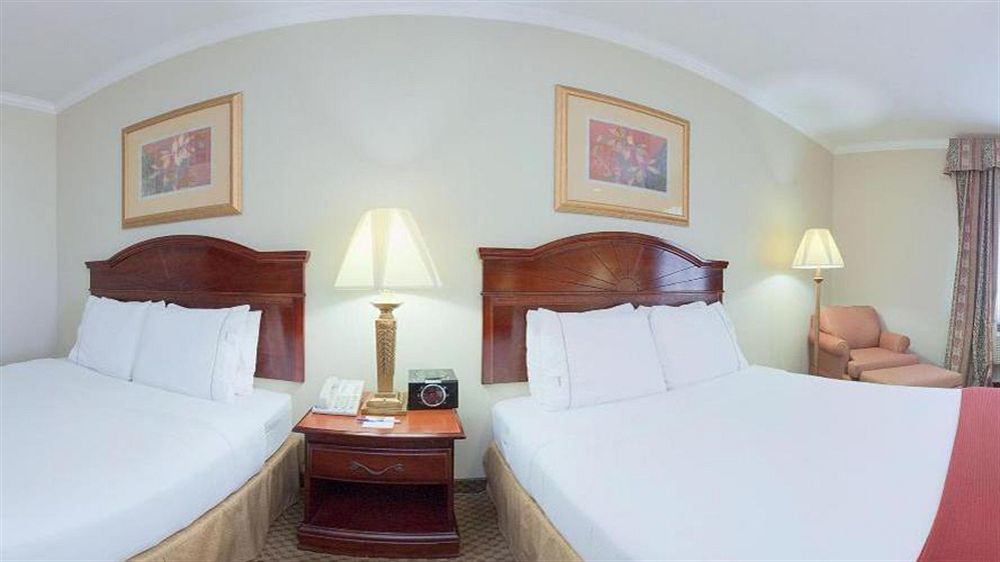 Holiday Inn Express & Suites Houston East By Ihg Esterno foto